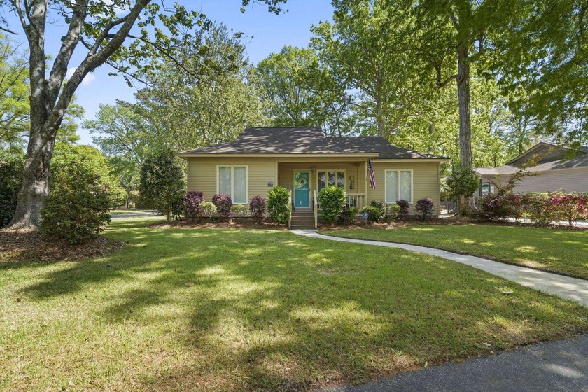 Welcome to this charming furnished 3-bedroom home situated on a - Beach Home for sale in Murrells Inlet, South Carolina on Beachhouse.com