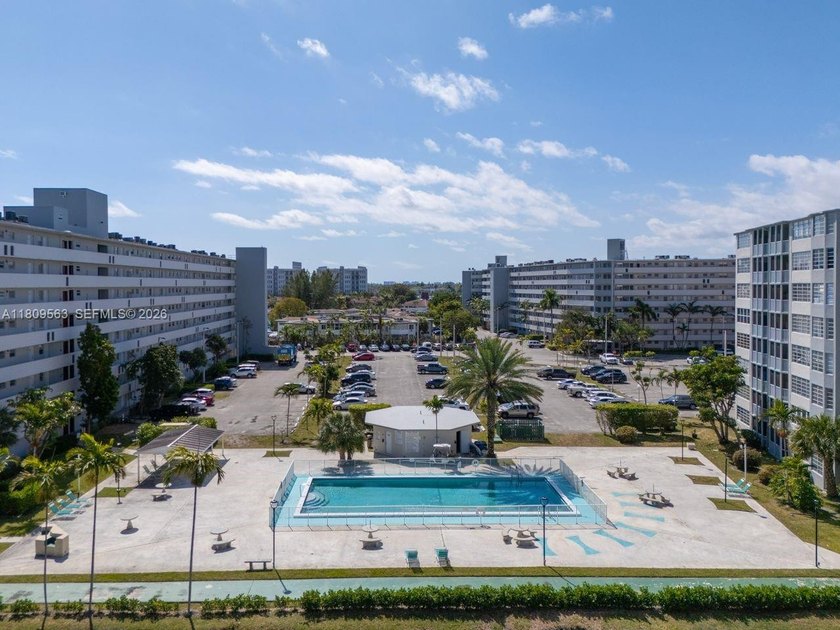 Spacious condo for sale near Aventura. 1,315 SF with amazing - Beach Condo for sale in Miami, Florida on Beachhouse.com