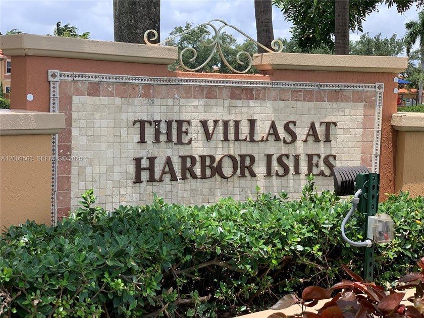 Welcome to 4944 Windward Way, a beautifully maintained residence - Beach Condo for sale in Dania, Florida on Beachhouse.com