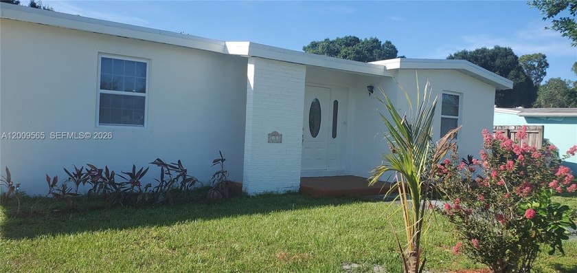 This solid concrete block house has 3 bed 1 bath single house - Beach Home for sale in Port Saint Lucie, Florida on Beachhouse.com