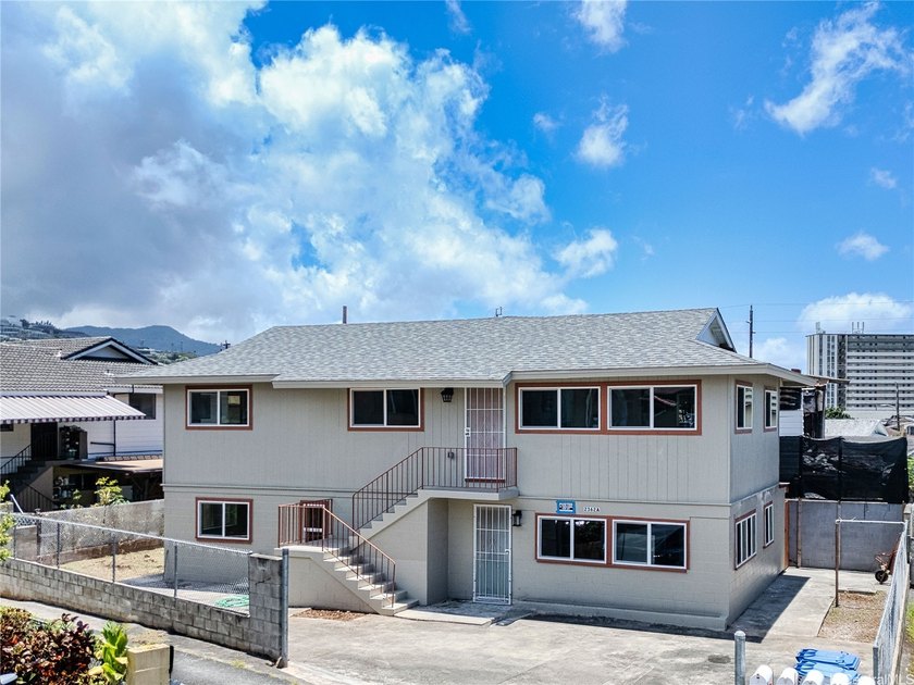 LOCATION! LOCATION! LOCATION! Welcome home to this beautifully - Beach Home for sale in Honolulu, Hawaii on Beachhouse.com