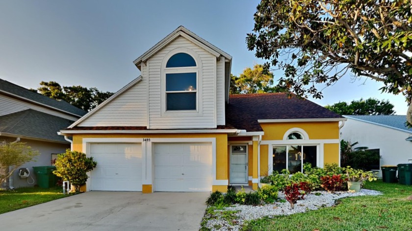 Fantastic 3/3/2 with great views of the 2-acre spring fed lake - Beach Home for sale in Melbourne, Florida on Beachhouse.com
