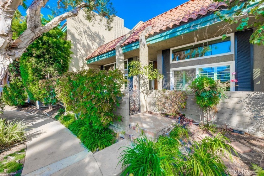 Welcome home to 1134 Palo Verde, an inviting townhouse in the - Beach Townhome/Townhouse for sale in Long Beach, California on Beachhouse.com