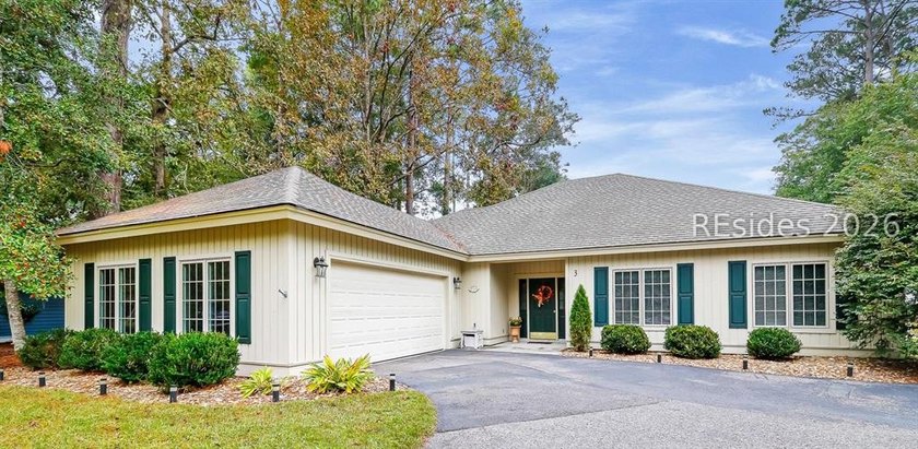 Welcome to 3 Crabtree Lane in picturesque Rose Hill, where life - Beach Home for sale in Bluffton, South Carolina on Beachhouse.com