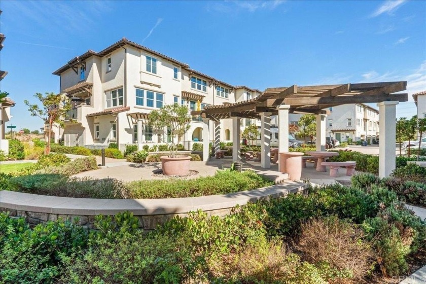 Welcome to this meticulously cared for corner unit in the - Beach Townhome/Townhouse for sale in Oceanside, California on Beachhouse.com