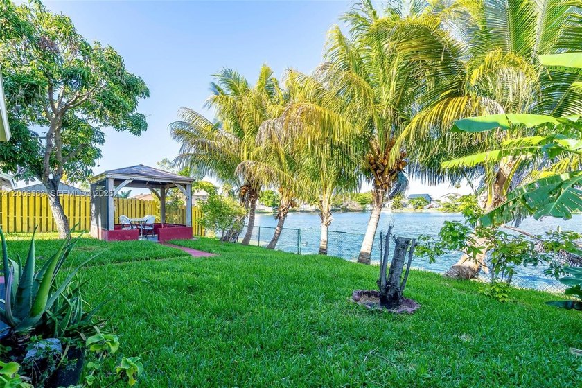 Motivated Seller! This Partially Furnished Waterfront Home - Beach Home for sale in Pembroke Pines, Florida on Beachhouse.com