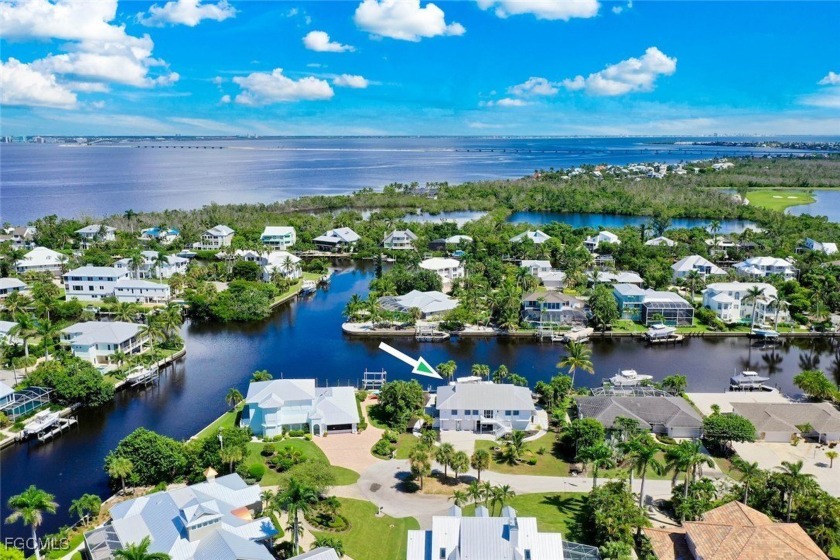 Direct Bay access canal-front gem, where manatees and dolphins - Beach Home for sale in Sanibel, Florida on Beachhouse.com
