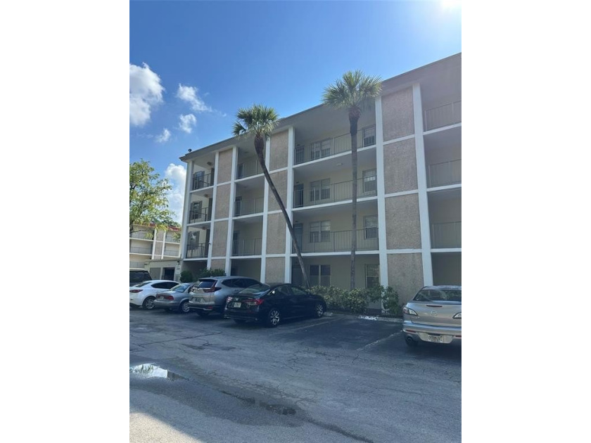 This fully furnished condo unit offers a comfortable and - Beach Condo for sale in Lauderdale Lakes, Florida on Beachhouse.com