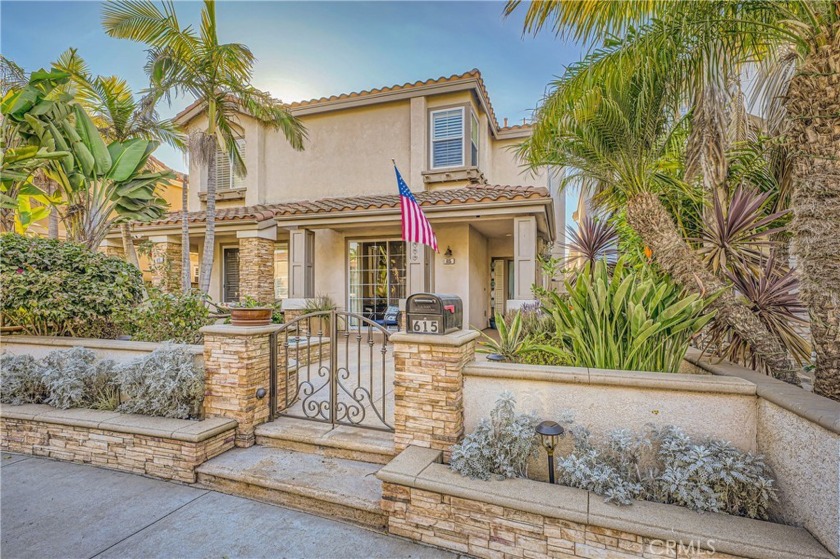 Turnkey 3 bed/2.5 bath home in downtown HB. Perfect location for - Beach Home for sale in Huntington Beach, California on Beachhouse.com