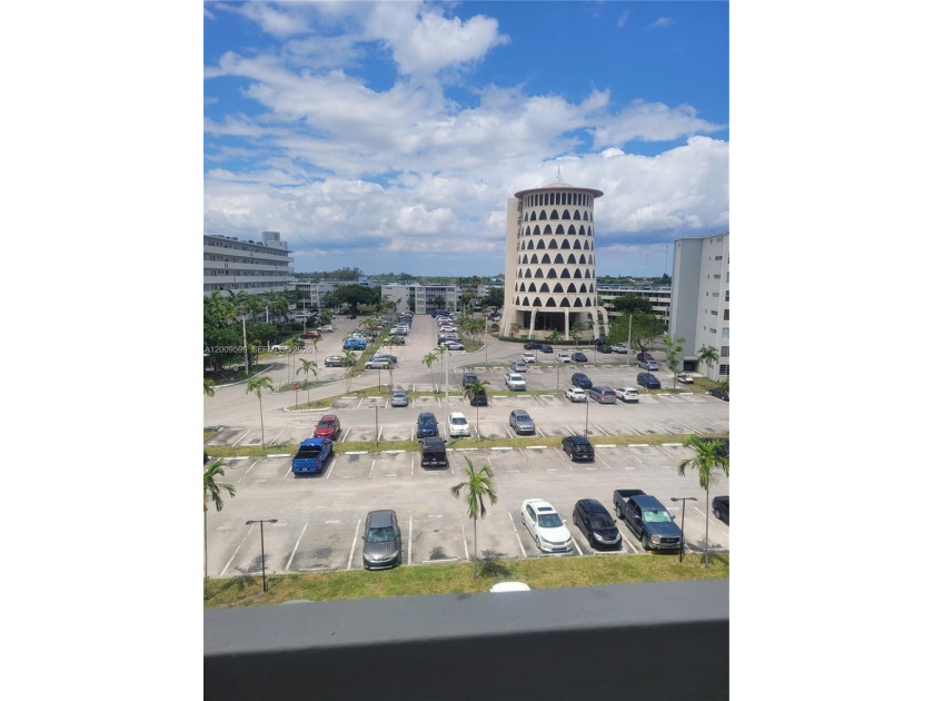 675 credit score no leasing for 2 years  fully updated unit, new - Beach Condo for sale in Miami, Florida on Beachhouse.com