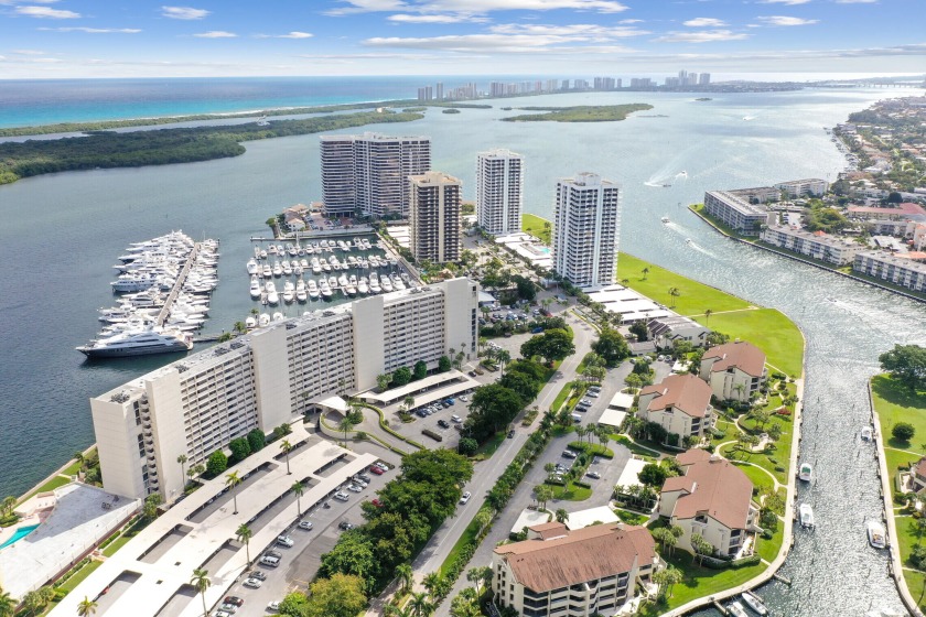 Rare updated end unit with spectacular unobstructed intracoastal - Beach Condo for sale in North Palm Beach, Florida on Beachhouse.com