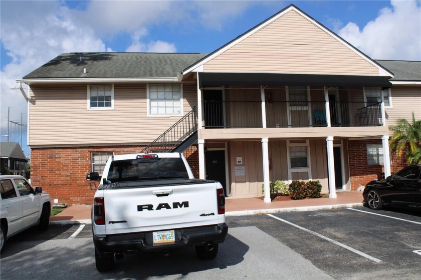 END UNIT. NICE COMPLEX. UPSTAIR. 1BR & 1BA. TILE IN KITCHEN - Beach Condo for sale in Largo, Florida on Beachhouse.com