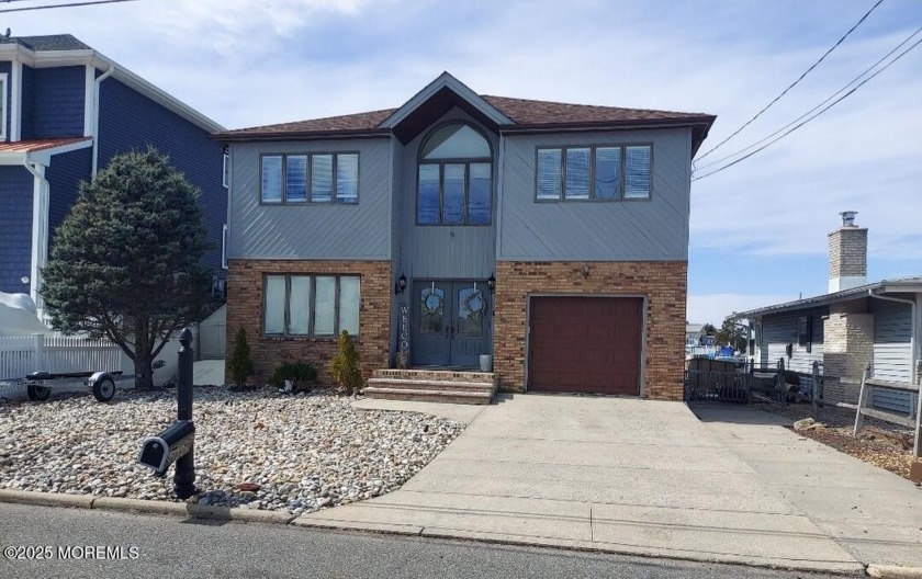 Green Island, Prime waterfront location. Enjoy year-long living - Beach Home for sale in Toms River, New Jersey on Beachhouse.com