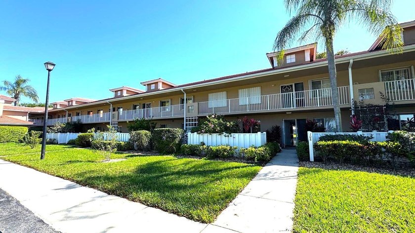 Spacious & well-maintained 3br/2ba ground-floor condo in highly - Beach Condo for sale in Boynton Beach, Florida on Beachhouse.com