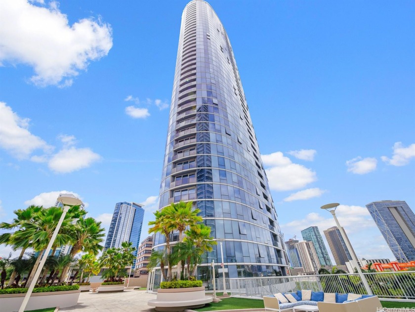 Moana Pacific is a luxurious condominium complex with 720 units - Beach Condo for sale in Honolulu, Hawaii on Beachhouse.com