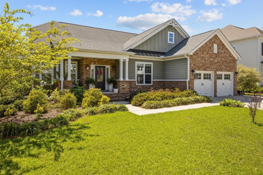 Welcome to 711 Farm Cottage Lane. This well cared for home has a - Beach Home for sale in Charleston, South Carolina on Beachhouse.com