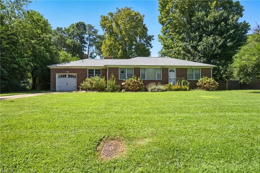 Great location - Sought after neighborhood! Conveniently located - Beach Home for sale in Virginia Beach, Virginia on Beachhouse.com