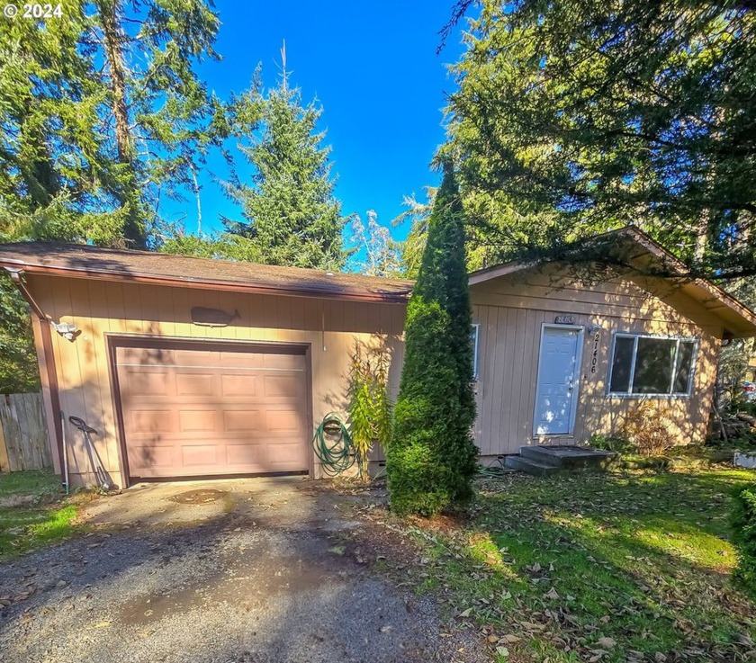 Welcome home~ Discover charm and potential in this cozy - Beach Home for sale in Ocean Park, Washington on Beachhouse.com