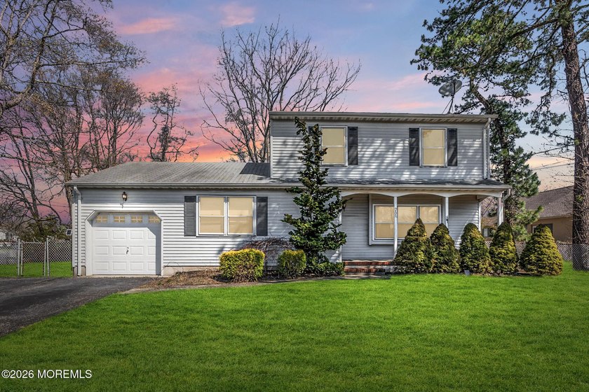 Welcome to desirable Lake Riviera, where location and comfort - Beach Home for sale in Brick, New Jersey on Beachhouse.com