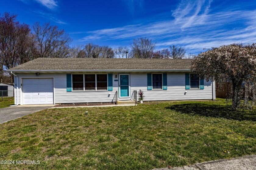 Newly renovated 3 bedroom rancher in show-room condition located - Beach Home for sale in Barnegat, New Jersey on Beachhouse.com