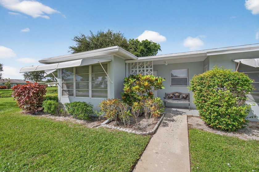 Beautifully updated, 2BR/2BA corner villa in the highly - Beach Condo for sale in Delray Beach, Florida on Beachhouse.com