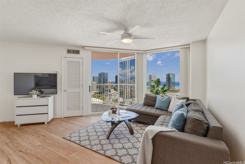 Stunning ocean, mountain and city views from this highly - Beach Condo for sale in Honolulu, Hawaii on Beachhouse.com