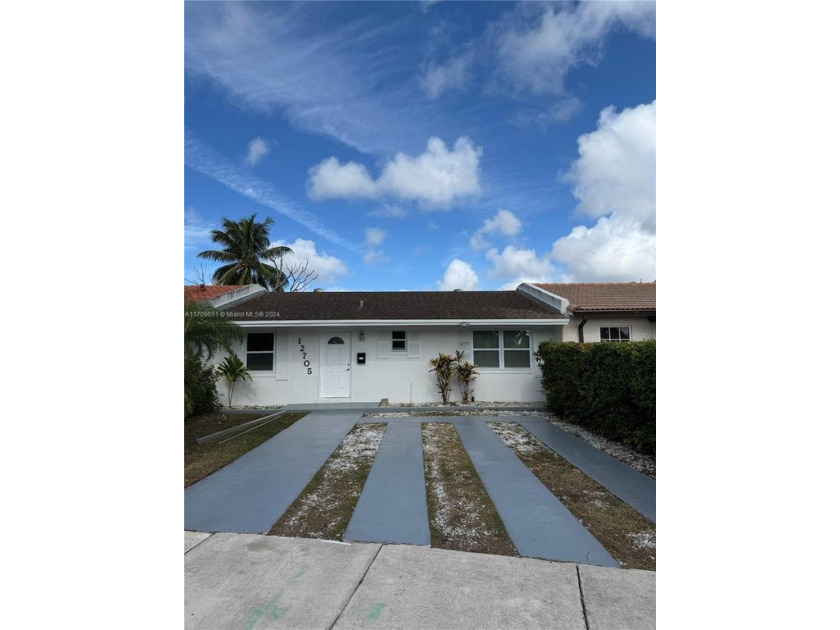 This beautifully maintained 3-bedroom, 2-bath TH is a rare - Beach Home for sale in Miami, Florida on Beachhouse.com