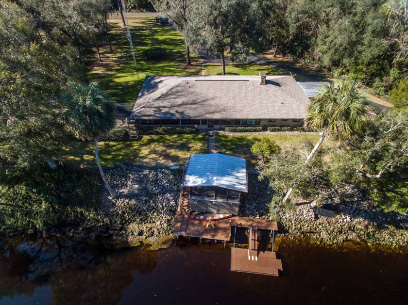 Secluded riverfront wheated pool - Sleeps 15 - Dog - Beach Vacation Rentals in Crystal River, Florida on Beachhouse.com