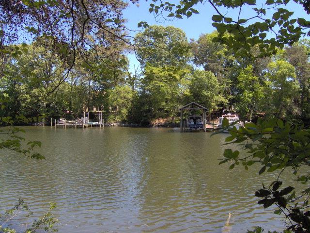 Waterfront lot with 2-3' MLW for only $40,000.  What a deal!!! - Beach Lot for sale in Reedville, Virginia on Beachhouse.com