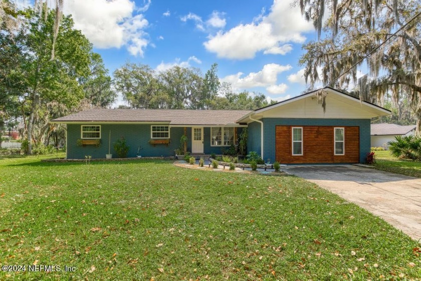 Charming 4 Bedroom, 2 Bathroom Home with Water Views.
 - Beach Home for sale in Fleming Island, Florida on Beachhouse.com