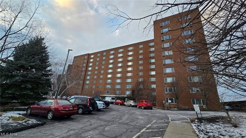 Experience lakeside living in this beautifully remodeled condo - Beach Condo for sale in Lakewood, Ohio on Beachhouse.com