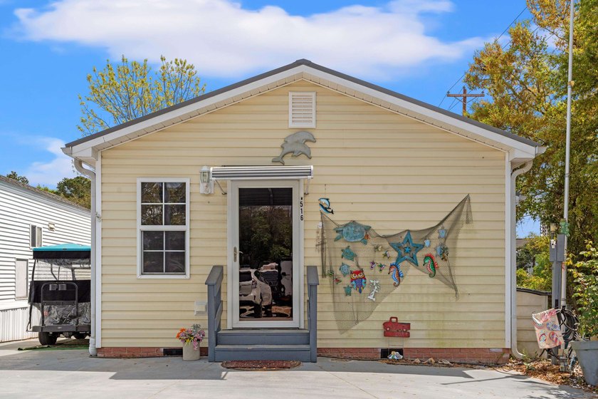 Welcome to your coastal getaway in Apache Campground! This - Beach Home for sale in Myrtle Beach, South Carolina on Beachhouse.com