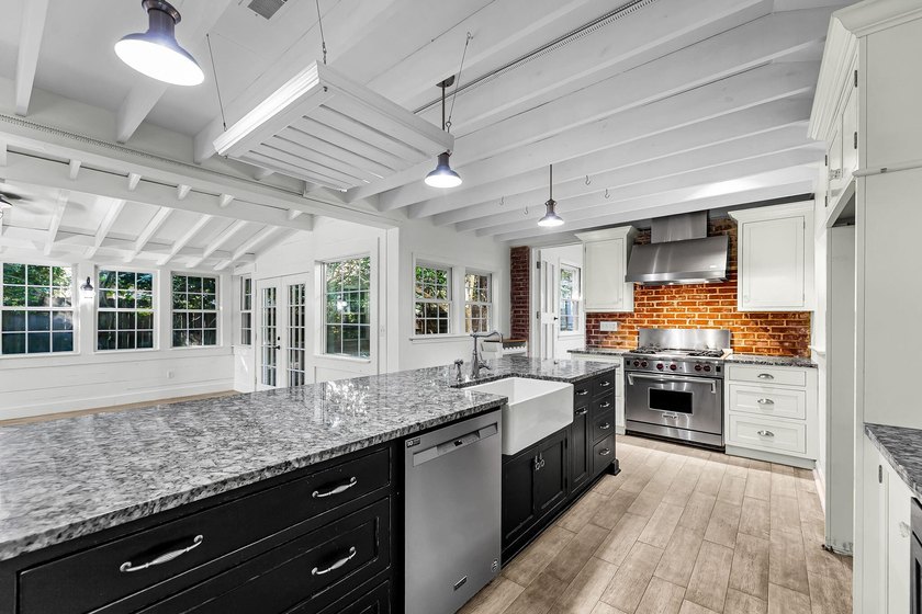 Welcome to 706 Sterling Drive - an Eastwood gem on James Island - Beach Home for sale in Charleston, South Carolina on Beachhouse.com