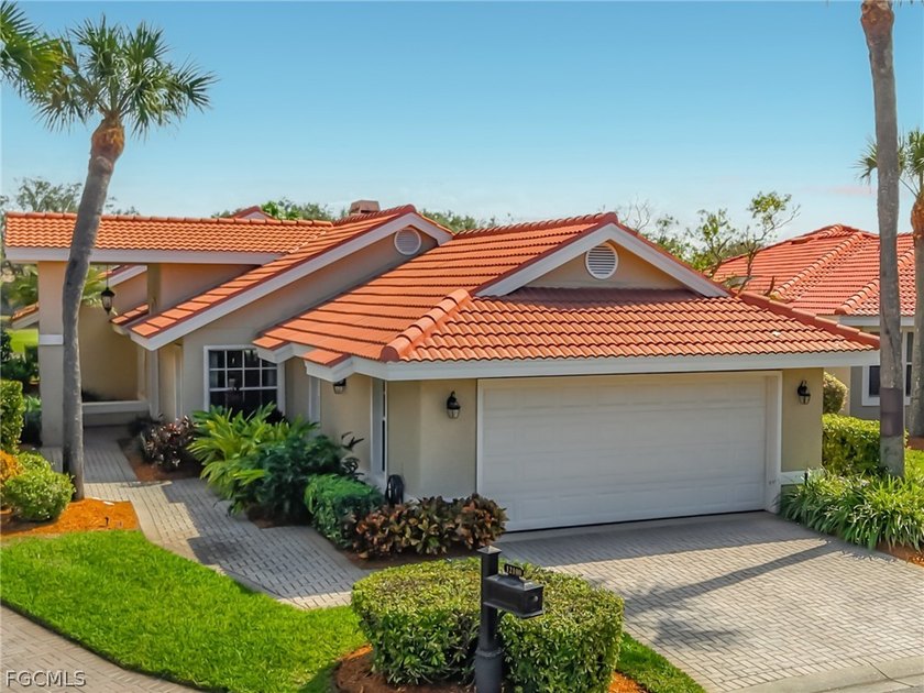 Gorgeous Move-In Ready Golf Course Home. Being sold Furnished - Beach Home for sale in Fort Myers, Florida on Beachhouse.com