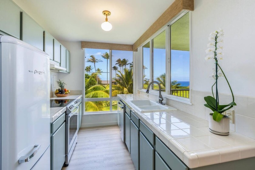 Newly renovated unit located in The Cliffs at Princeville - Beach Condo for sale in Princeville, Hawaii on Beachhouse.com