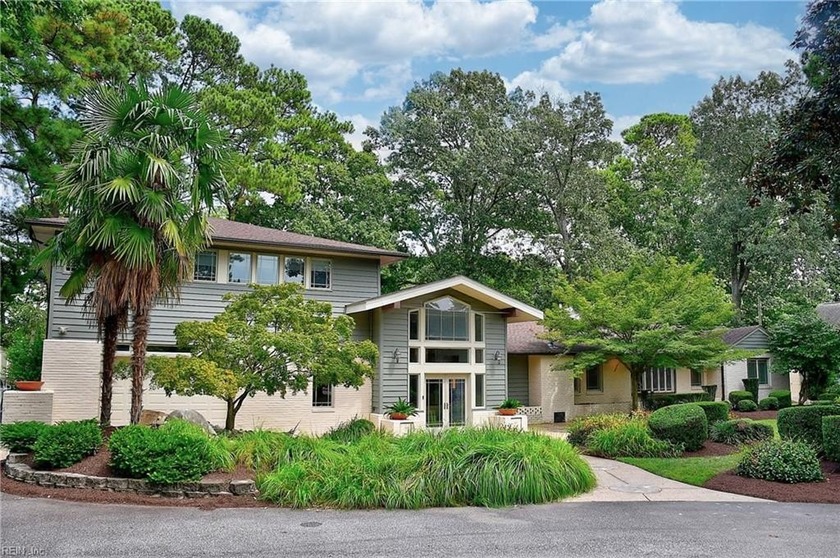 Sprawling transitional 5300 sqft home on just under an acre, set - Beach Home for sale in Virginia Beach, Virginia on Beachhouse.com