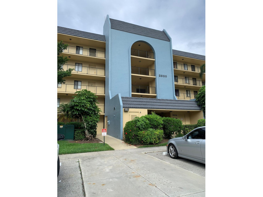 ***Investor Special*** CASH ONLY , No age restriction, Remodeled - Beach Condo for sale in West Palm Beach, Florida on Beachhouse.com