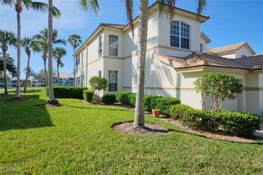 Stunning 1st floor end unit carriage home in Lexington Country - Beach Condo for sale in Fort Myers, Florida on Beachhouse.com