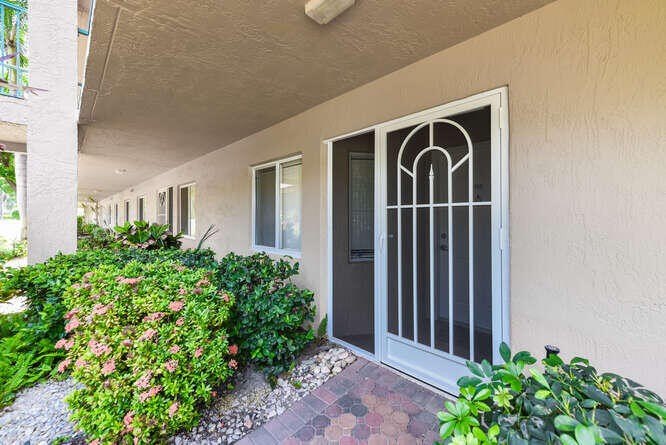 BEST VALUE IN CORAL COVE IS HERE! RARELY AVAILABLE FIRST FLOOR - Beach Condo for sale in Boynton Beach, Florida on Beachhouse.com