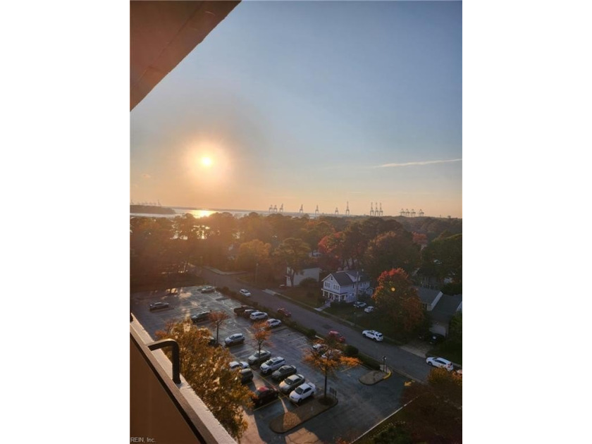 Located on the 10th floor, this home is ready for new owners - Beach Home for sale in Norfolk, Virginia on Beachhouse.com