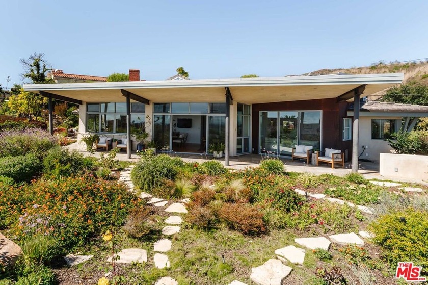 This stunning, single-level, architectural residence enjoys - Beach Home for sale in Pacific Palisades, California on Beachhouse.com