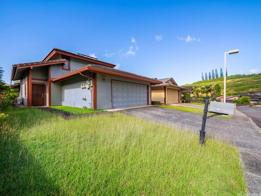 This spacious 3-bedroom, 2-bath home offers 1,548 sq ft spread - Beach Condo for sale in Aiea, Hawaii on Beachhouse.com