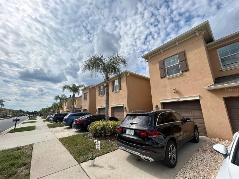 Welcome to your spacious and charming 3-bedroom, 2.5-bathroom - Beach Townhome/Townhouse for sale in Trinity, Florida on Beachhouse.com