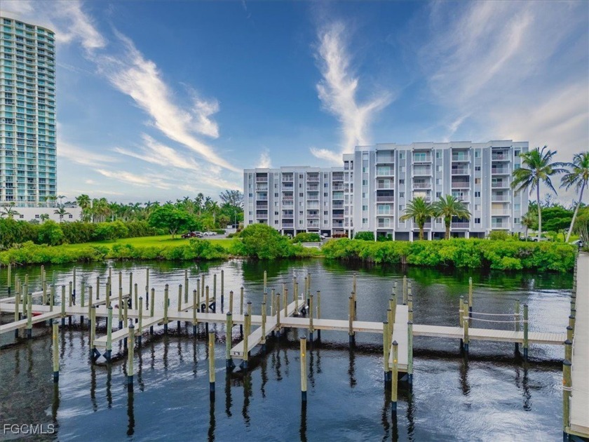 Turnkey 2 bedroom, 2 bath condo located in the heart of Downtown - Beach Condo for sale in Fort Myers, Florida on Beachhouse.com