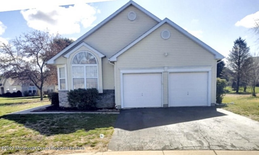 Super RARE find~ Lake Ridge model home with a FULL BASEMENT! 2 - Beach Home for sale in Toms River, New Jersey on Beachhouse.com