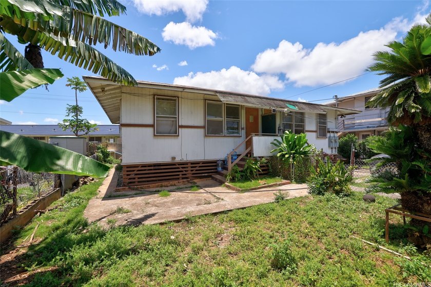 Conveniently located in Waimalu! Great long-term, steady - Beach Home for sale in Pearl City, Hawaii on Beachhouse.com