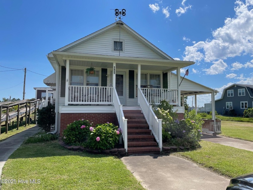 A must see! This cozy cottage is perfect for a retired couple, a - Beach Home for sale in Sealevel, North Carolina on Beachhouse.com
