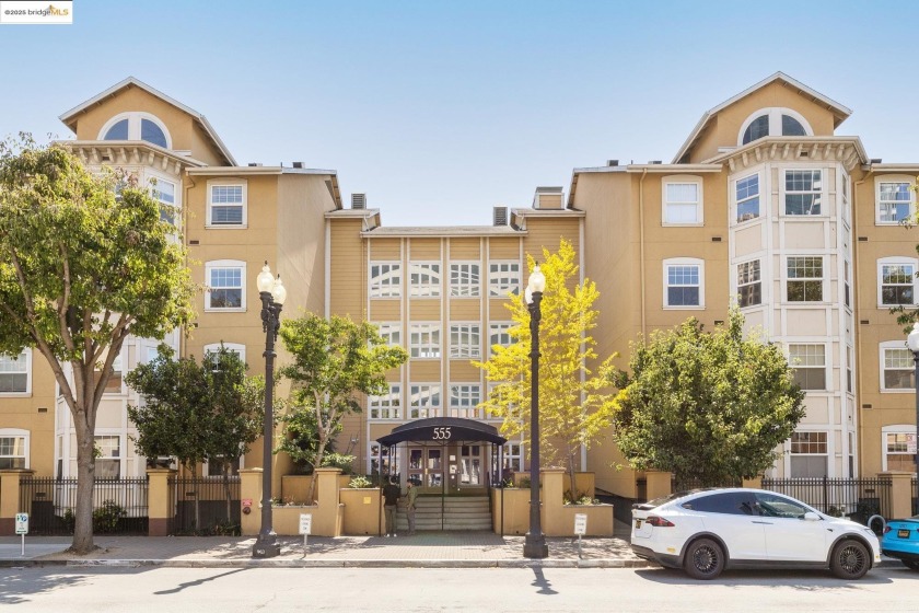 Hello, Downtown Oakland! 555 10th St #315 is a perfectly - Beach Condo for sale in Oakland, California on Beachhouse.com