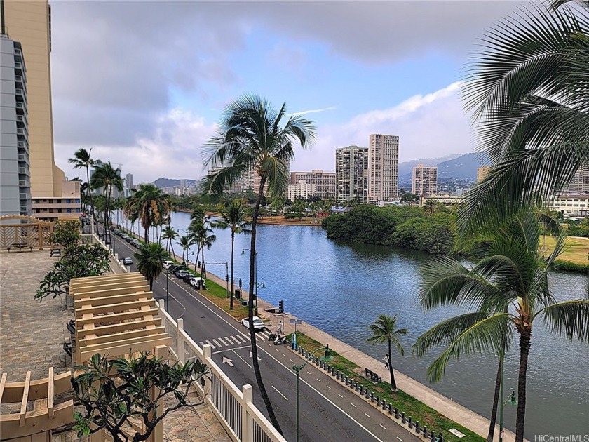 Welcome to the Lowest-Priced 3-Bedroom Fee Simple Condo in - Beach Condo for sale in Honolulu, Hawaii on Beachhouse.com