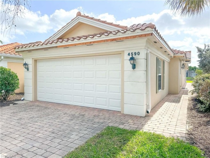 Brand NEW roof!  Beautiful lake view from this attached villa - Beach Home for sale in Naples, Florida on Beachhouse.com